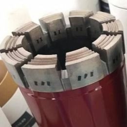 BQ NQ HQ PQ Dcdma 最強のパワーを持つ頑丈な岩石形成のための標準ダイヤモンドドリルビット