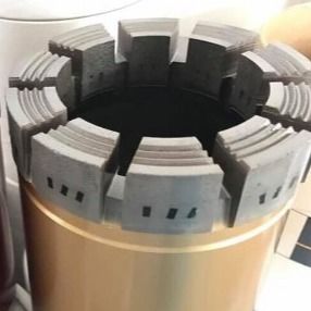 BQ NQ HQ PQ Dcdma 最強のパワーを持つ頑丈な岩石形成のための標準ダイヤモンドドリルビット